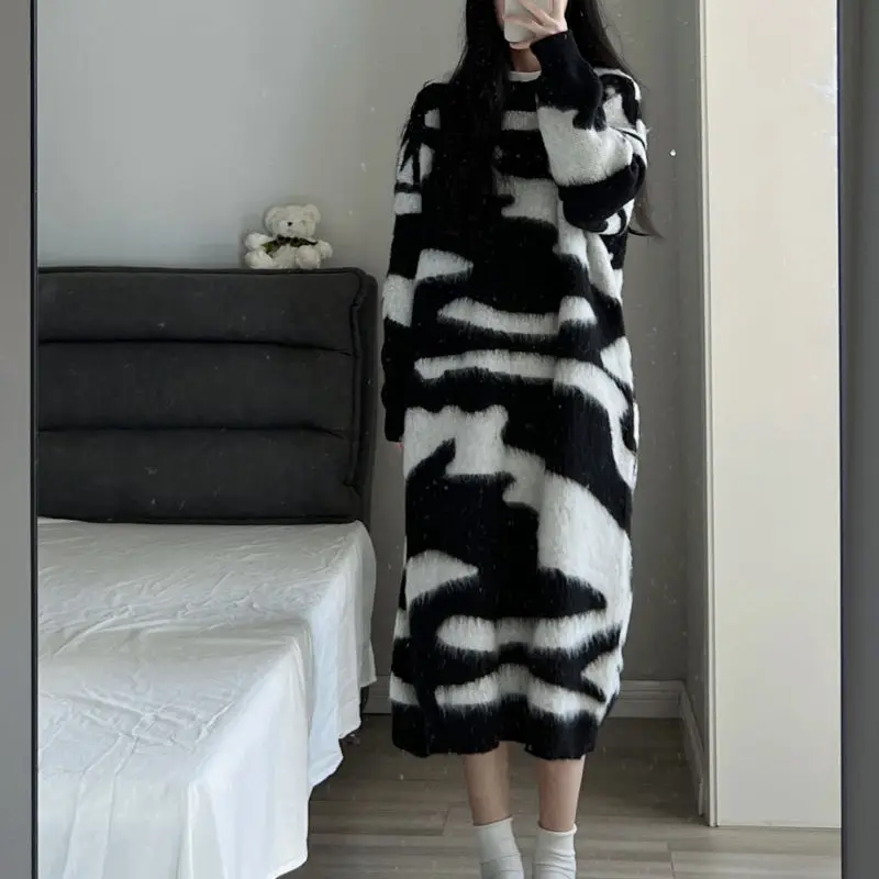 

Round Neck Black White Contrast Sweater Dress Lazy Style Women Long Over-The-Knee Long-Sleeved Knitted Bottoming Shirt Dress