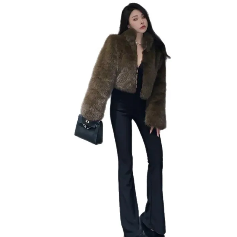 Een nieuwe stijl gemengde bontjas met vrouwelijke en korte opstaande kraag voor dames