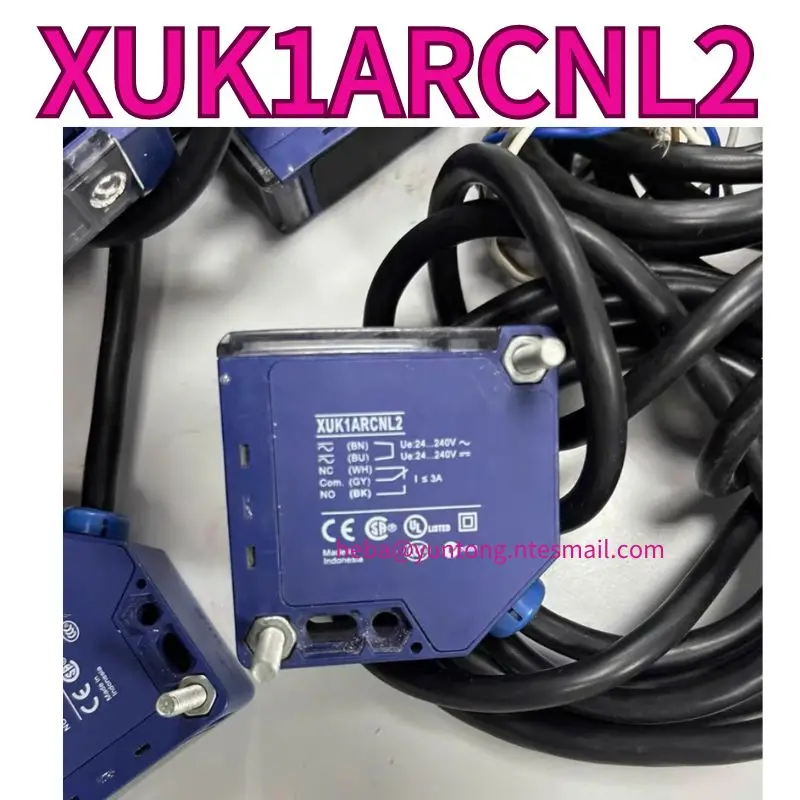 Used XUK1ARCNL2 compact photoelectric switch, reflective