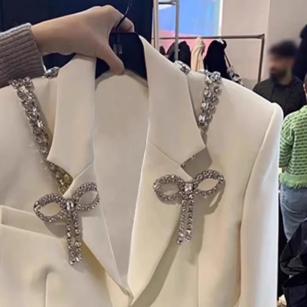 Giacca da abito bianca per donna cappotto di diamanti con fiocco di alta qualità donna primavera autunno 2024 blazer a maniche lunghe di nuova moda