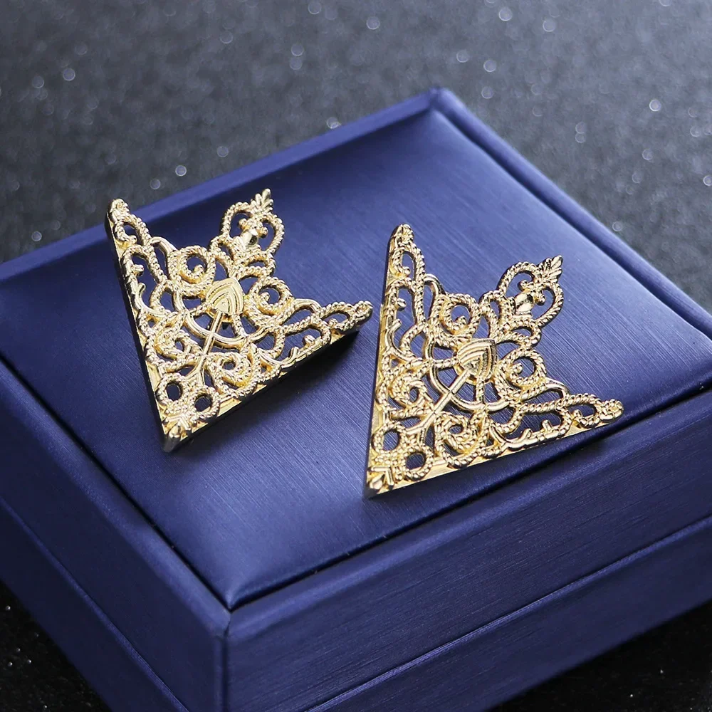 i-Remiel Vintage Fashion Triangle Shirt Collar Pin for Men and Women Hollowed Out Crown Brooch Corner Emblem Jewelry Accessories