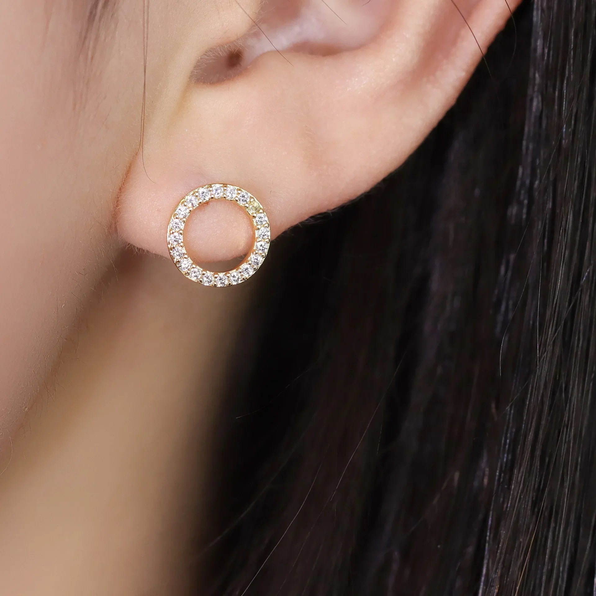 New Delicate Small Circle Stud Earrings for Women Gold Color Crystal Minimalist Korean Party Summer Fashion Jewelry Accessories