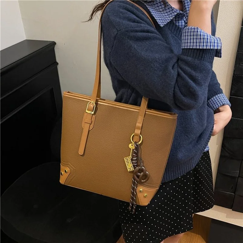 

High-End Women's Tote Bag Crafted From Premium Leather Featuring Trendy Design And Paris Vintage Style​