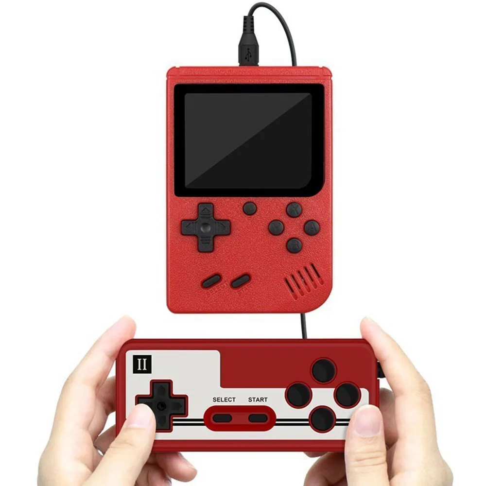 Um console de jogo pequeno portátil vermelho retrô clássico para crianças com centenas de carregamento de jogo pode ser conectado à TV