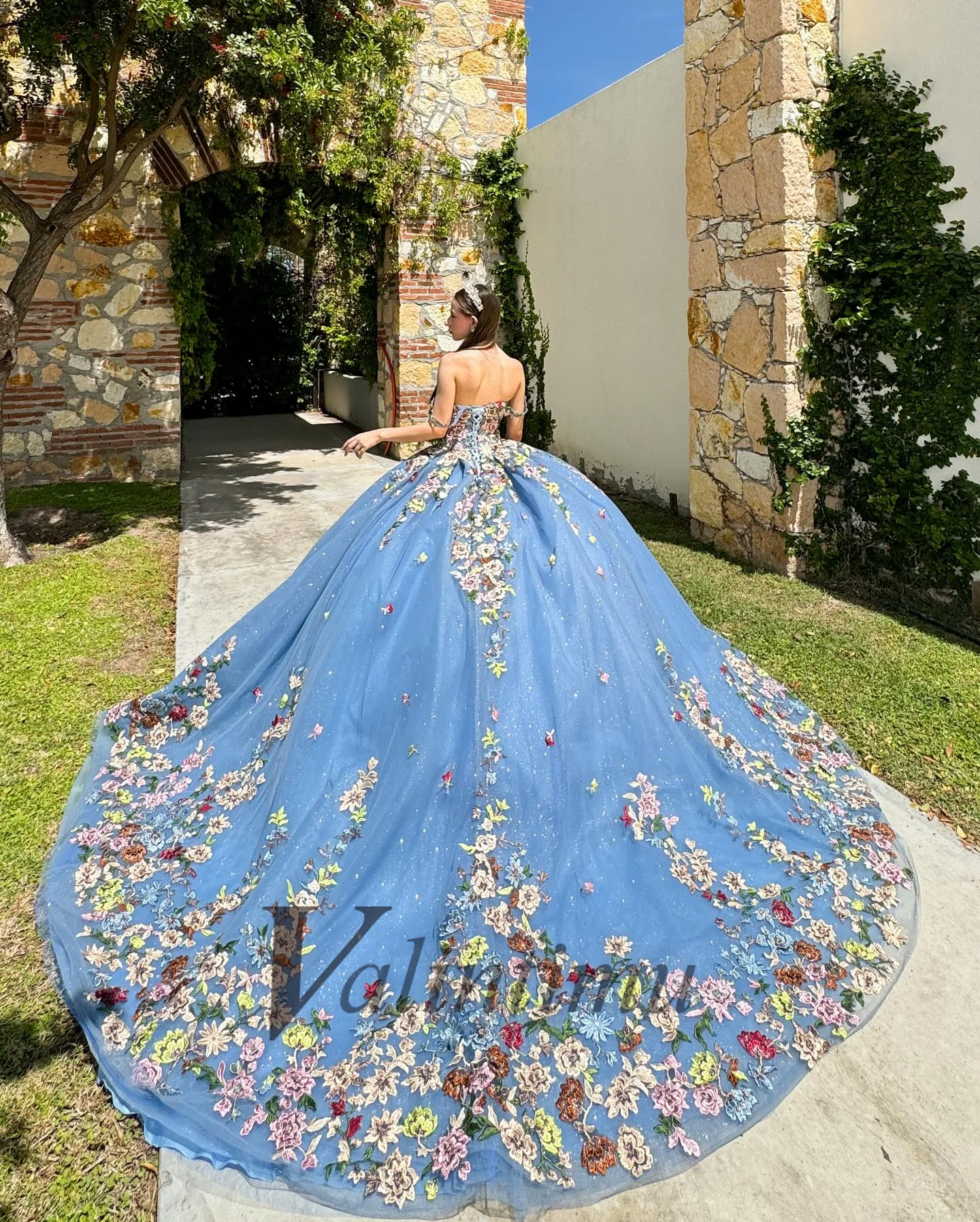 Valintimu Glamorous Off the Shoulder Quinceanera Dress for Girls Sparkly Ball Gown Corset Robe Quinceanera Rouge Customized