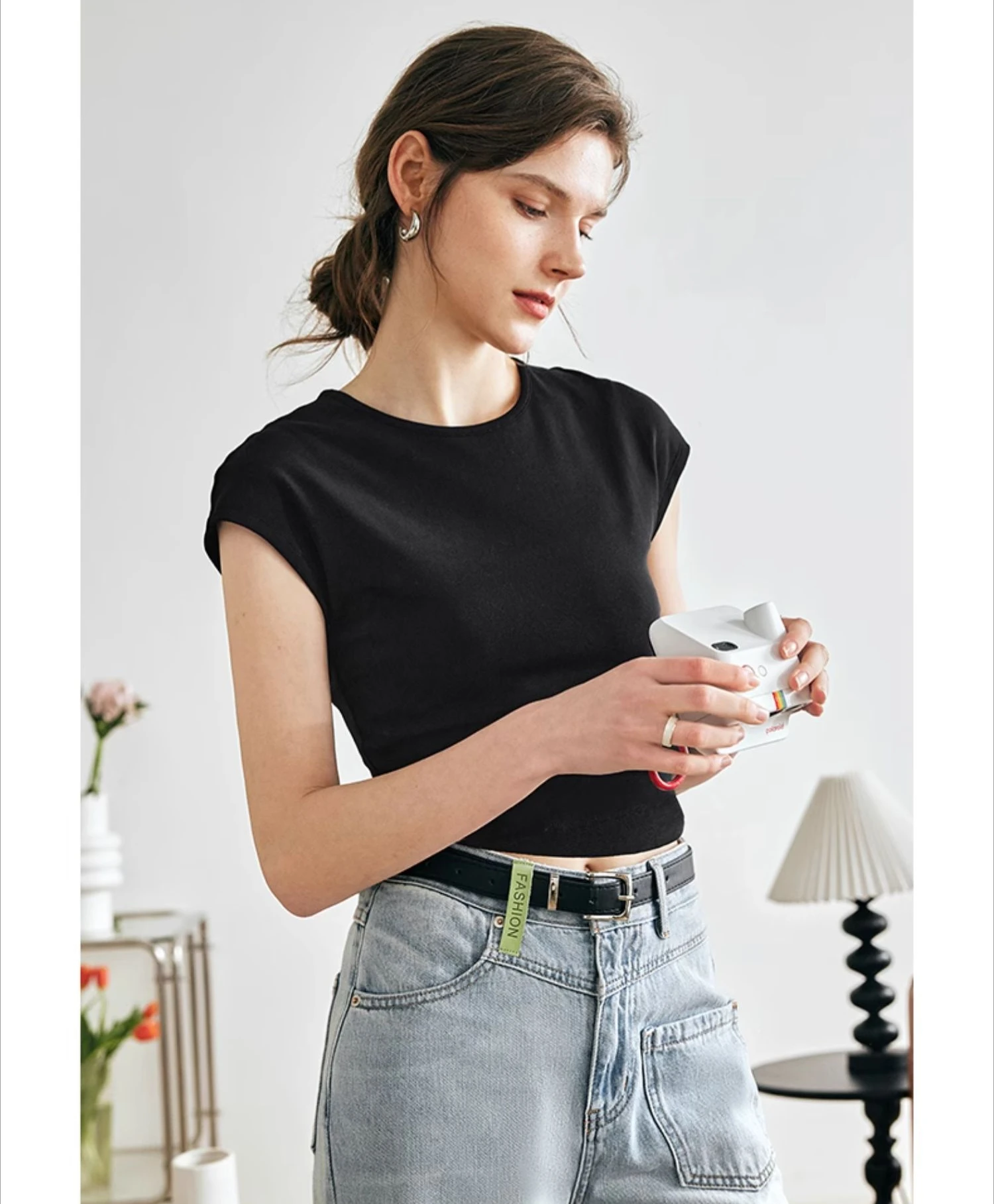

‌OLrain Women's Black Slim-Fit Cropped T-Shirt 2025 Summer Commute Basic Short Sleeve Tees Simple Casual Elegant Tops O24XT81538