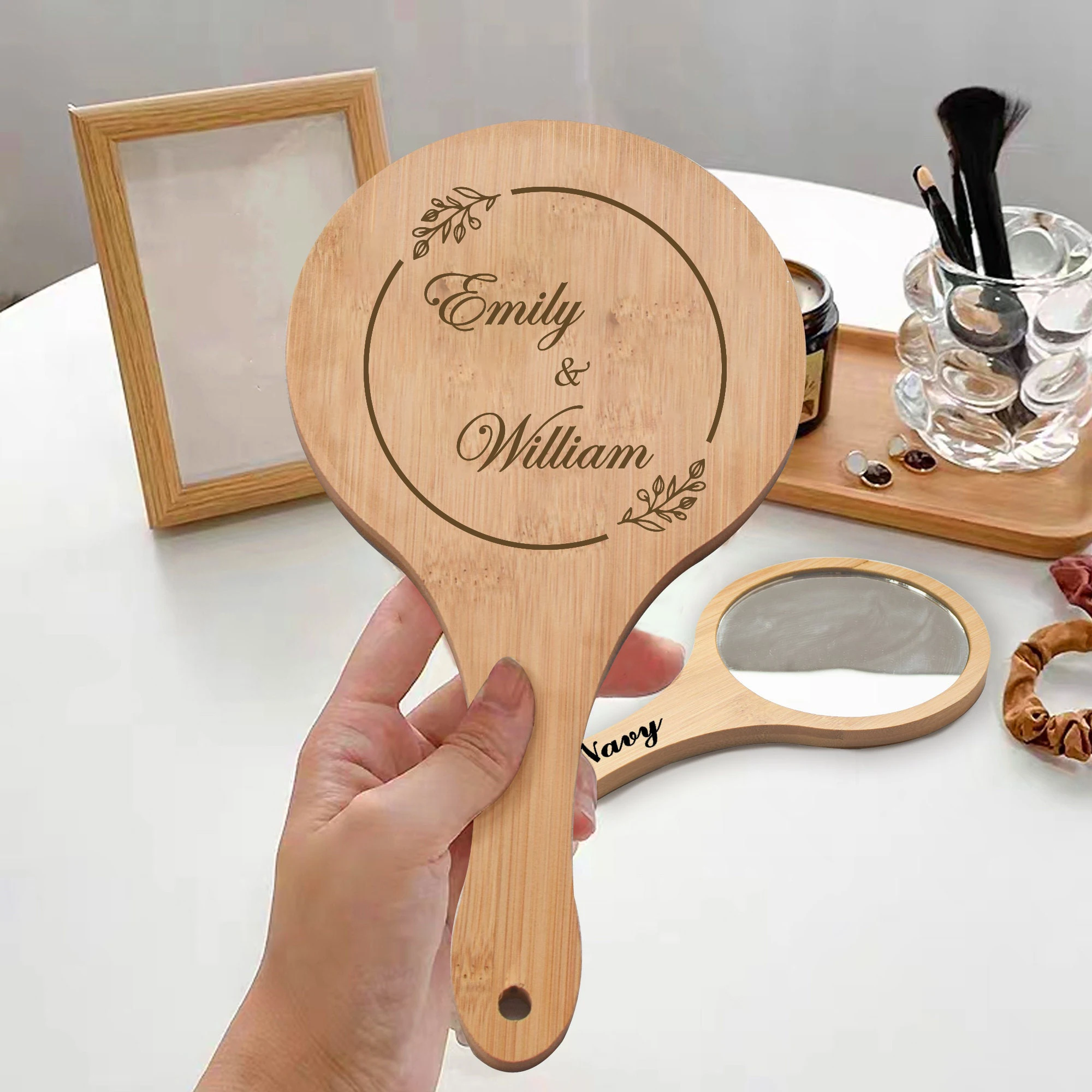 Personalized Wooden Makeup Mirror Engraved Name Wedding Bride Gifts Round Cosmetic handheld Mirror Portable Salon Handle Mirror