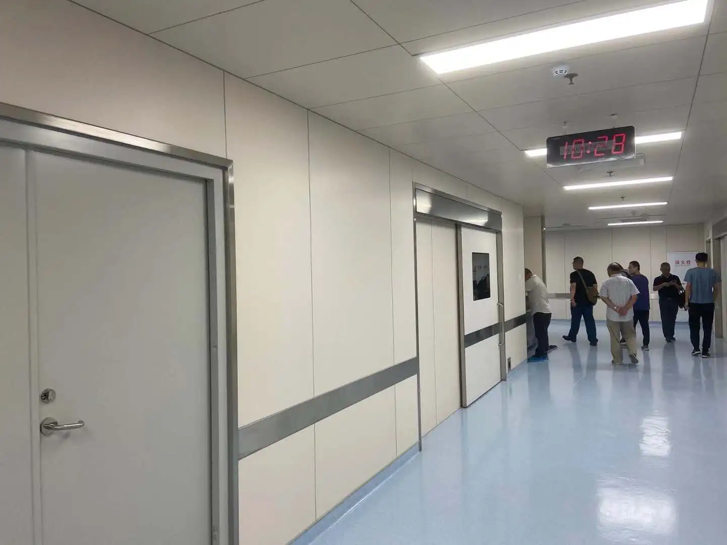 

GINEE MedicalGrade Antibacterial PVC Flooring Anti Slip Wear Resistant Seamless Vinyl Floor Operating Room Workshop
