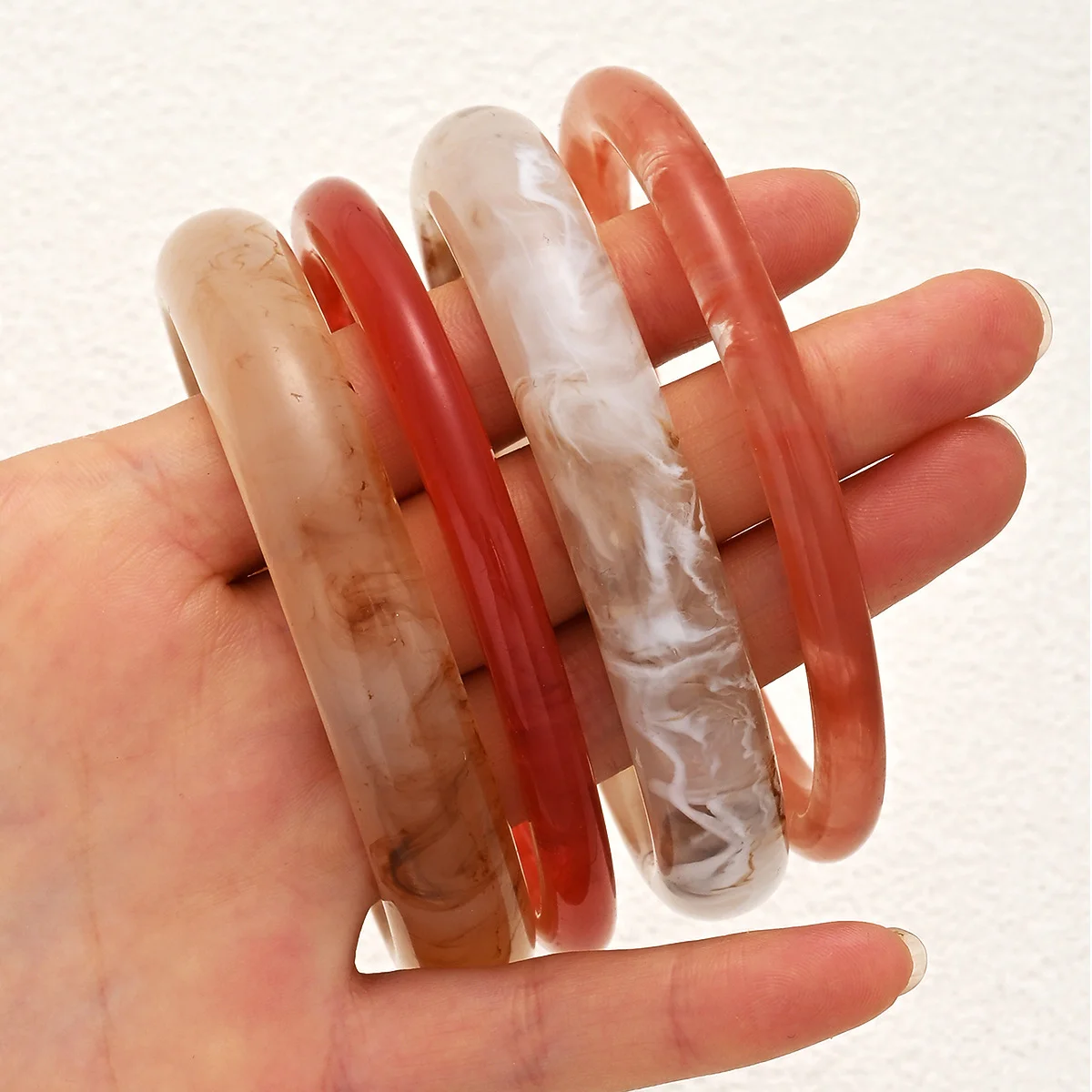 4-teiliges Bohème-Acrylharz-Armband-Set für Damen, Strandurlaub, Punk-Armreif, modischer, stapelbarer, leichter Schmuck, Geschenk, Neu 2026