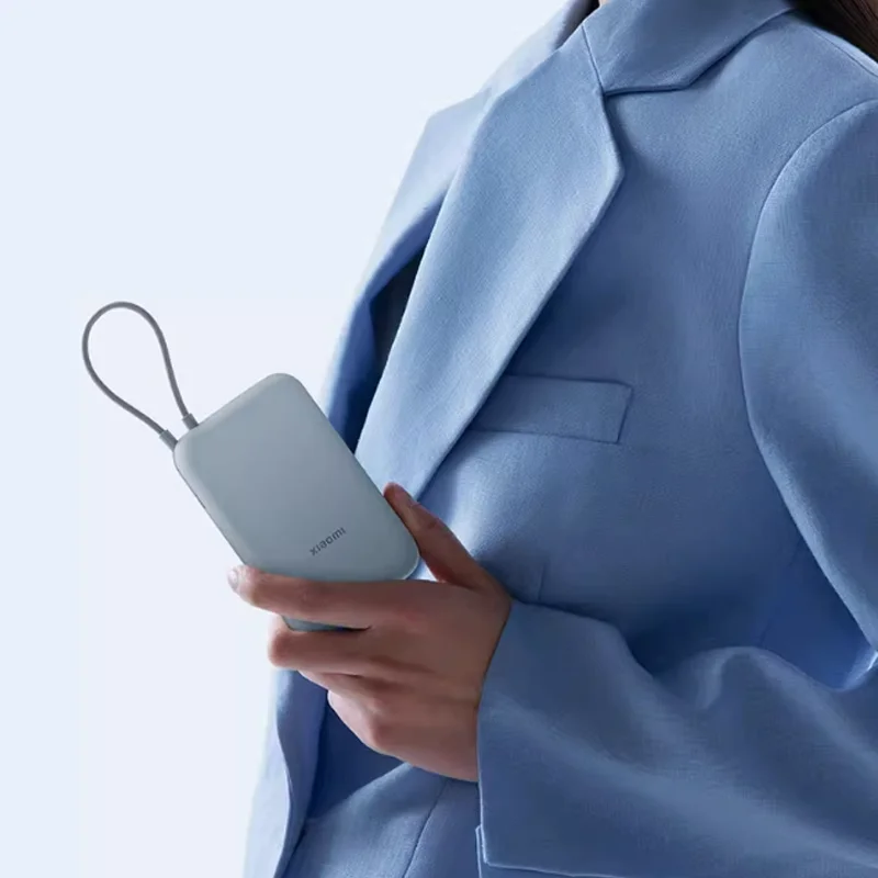 باور بانك Xiaomi بقدرة 10000 مللي أمبير في الساعة مع كابل شحن سريع مدمج ورفيع للغاية وصغير الحجم وسعة كبيرة للغاية ومحمول يعمل بنظام Android Apple