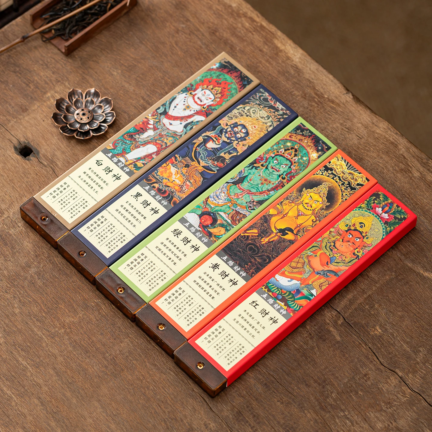 60Pcs Black Incense, Tibetan Incense, Five-Way Wealth God Incense Sticks, Handmade Medicinal Incense, Sandalwood, Wealth-Attracting Incense in White, Green, Yellow, and Red, with a Drawer-Style Incense Storage Box