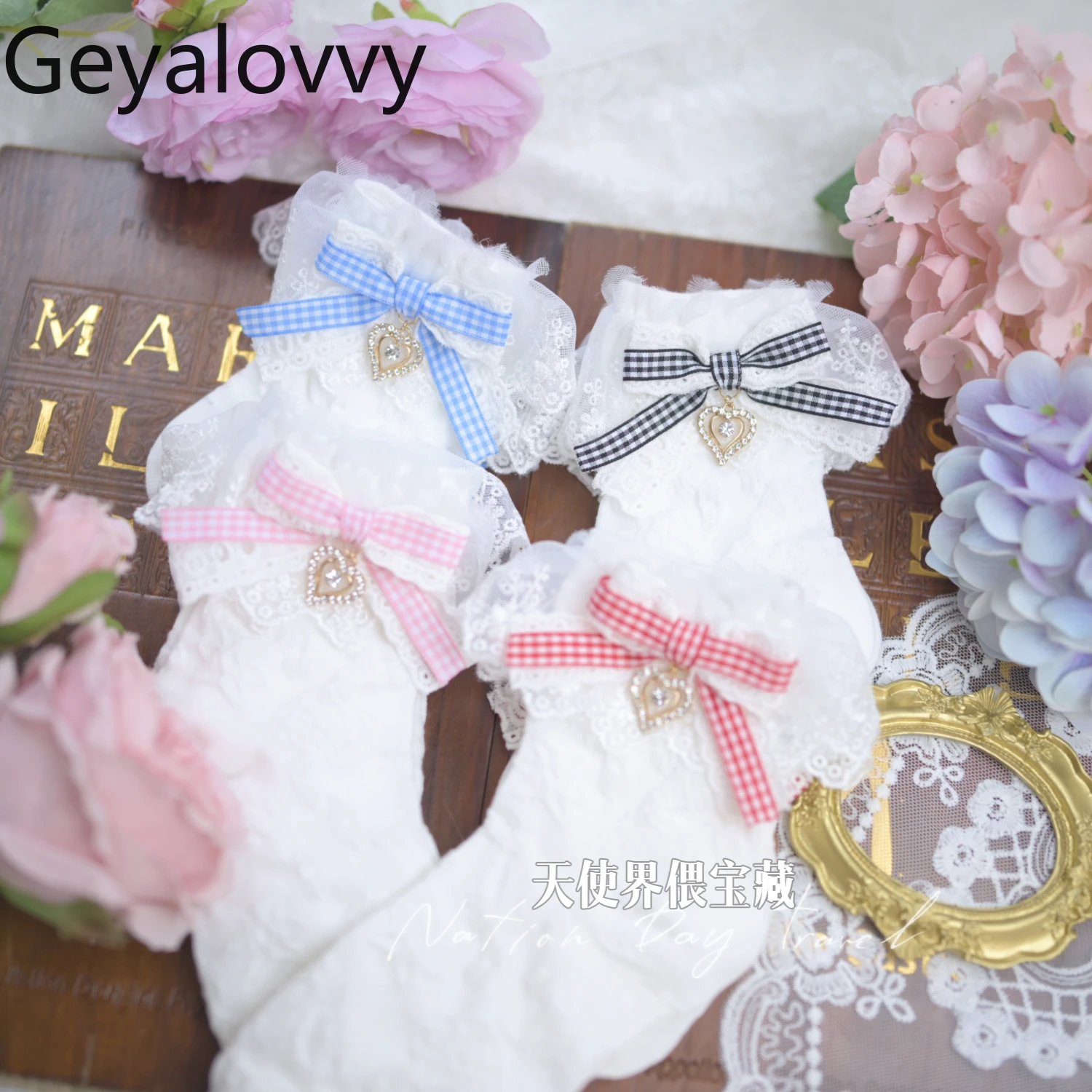 

Клубничные клетчатые кружевные короткие хлопковые носки до середины икры в стиле Jaapnese, летние и осенние женские кружевные носки в стиле Лолиты с милым бантом