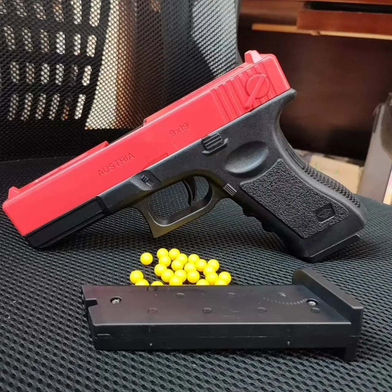 レーザー付き下部マガジンG17、手動装填おもちゃ銃、フォームソフト弾銃、CS屋外シューティングゲーム、子供と大人のための誕生日プレゼント