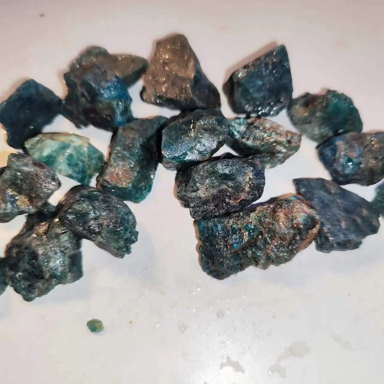 Natural Raw Deep Apatite Crystal Stone Gravel Mineral Irregular Decoration Stone Crystal  Healing Mineral Specimen Collection