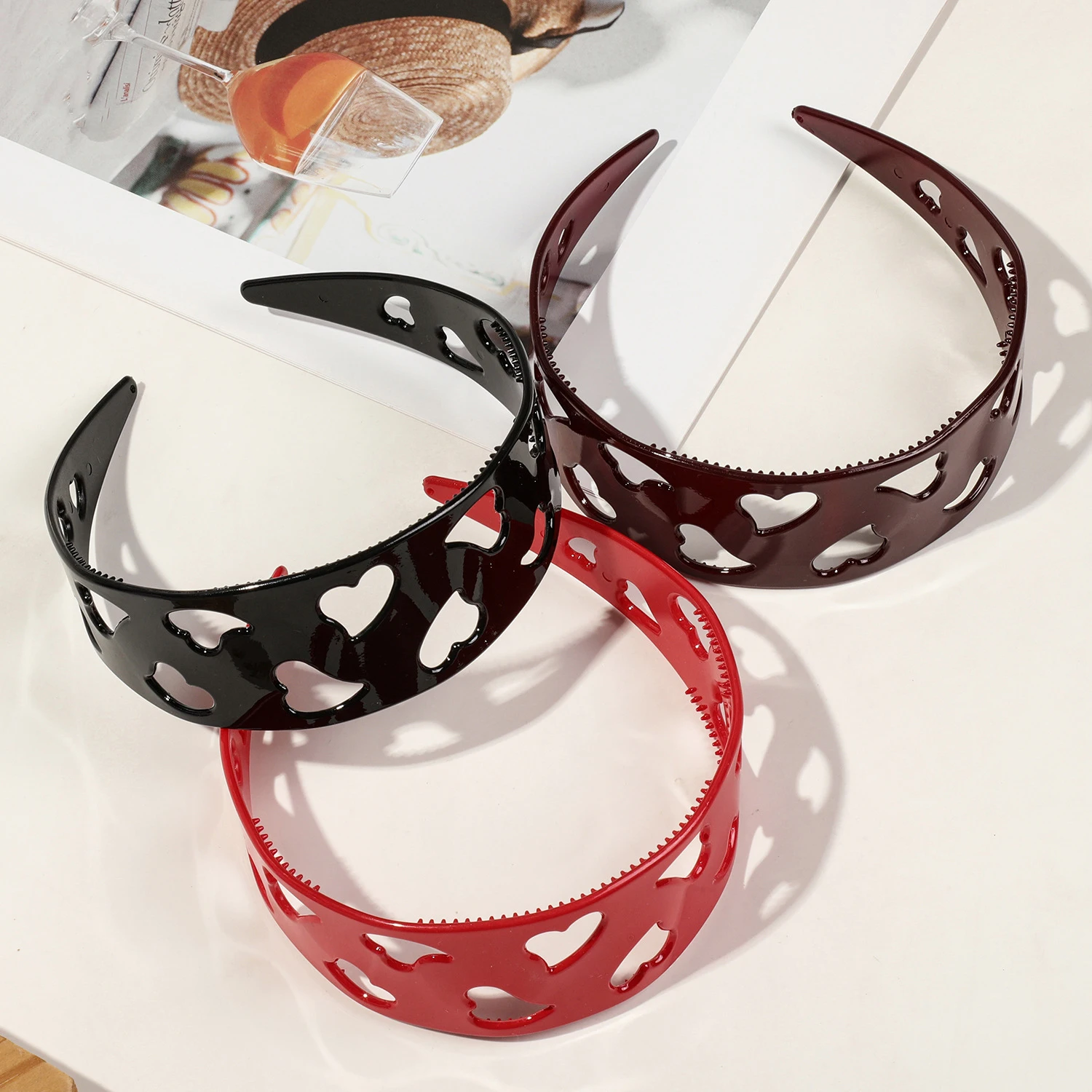 

Minimalist PC Love Heart Hairband Wide Non-Slip Grip Headpiece with Teeth Women Chic Elegant Crown Hair Accessory No Damage