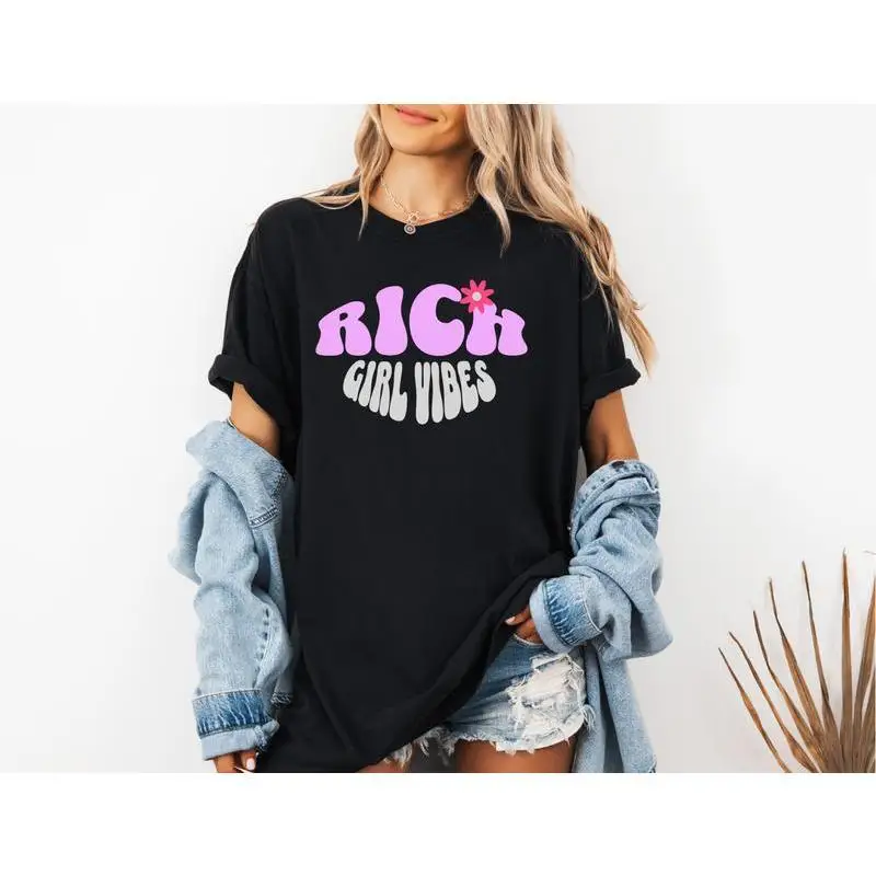 

Women's "Rich Girl Vibes" Graphic T-Shirt, Y2K Aesthetic Crewneck Top, Funny Letter Print Tee for Summer & Party Outfits