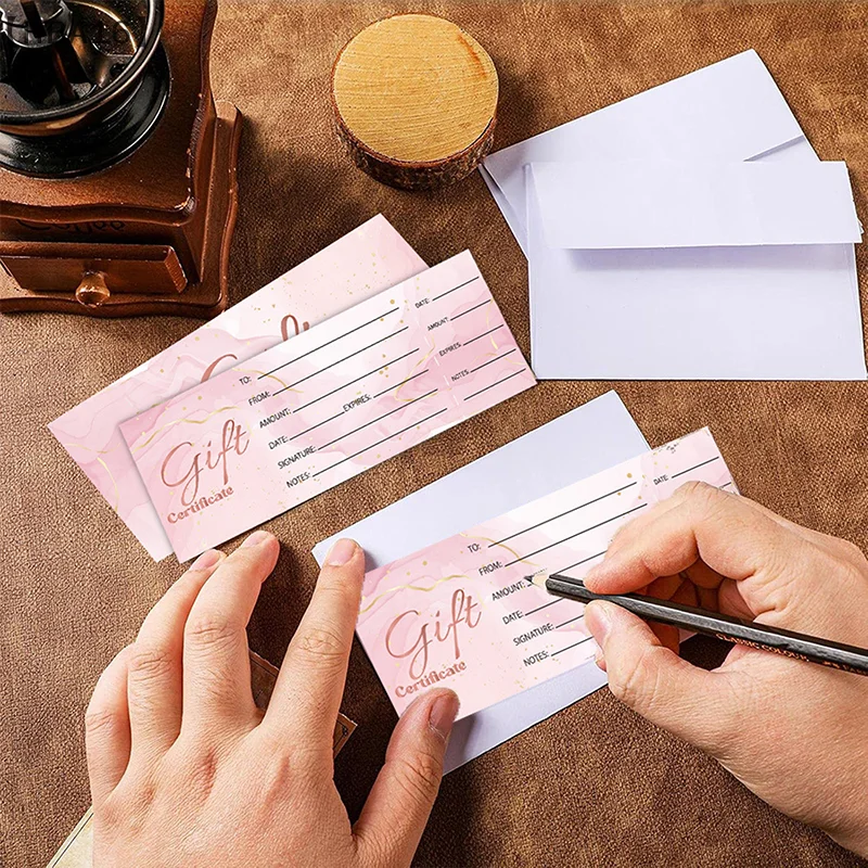 네일 고객 프리미엄 종이 카드에 완벽한 골드 반짝이 장식이 있는 우아한 빈 상품권 카드