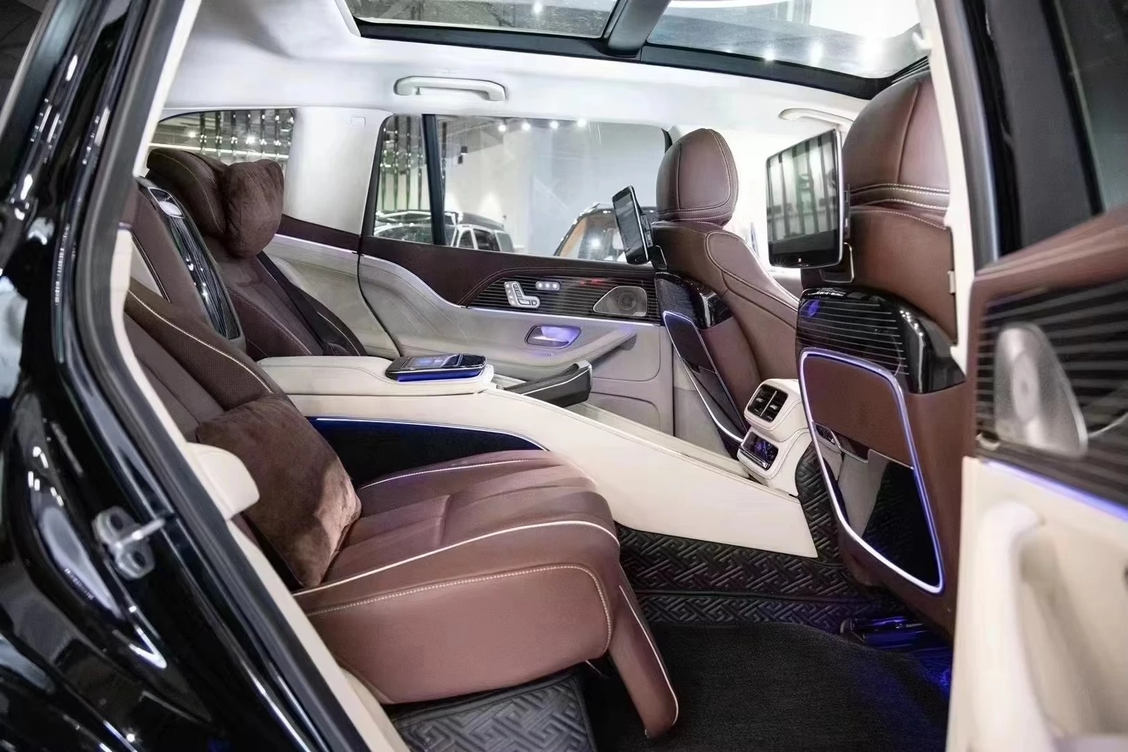 Rely Auto Luxury Style Interior Upgrade Kit with Vip Rear Seat for GLS X167 Customizable Color & Plywood Case Packaging