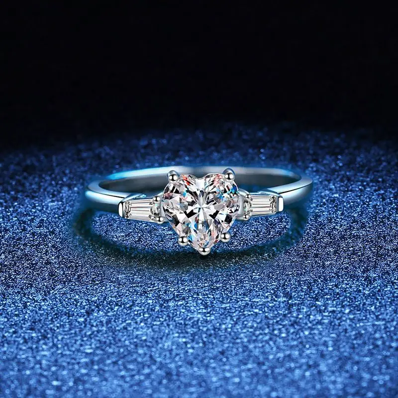 

S925 Sterling Silver Ring for Women High-end Heart Proposal Diamond Ring D Color Moissanite Wedding Ring