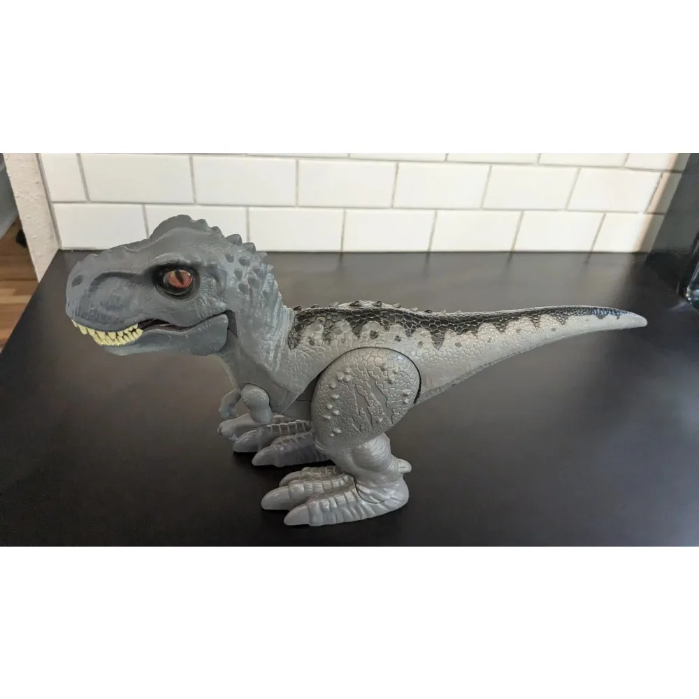 Robo Alive Attacking Giocattolo robotico a batteria T-Rex grigio di Zuru, giocattolo dinosauro, regalo per ragazzi dai 3 anni in su
