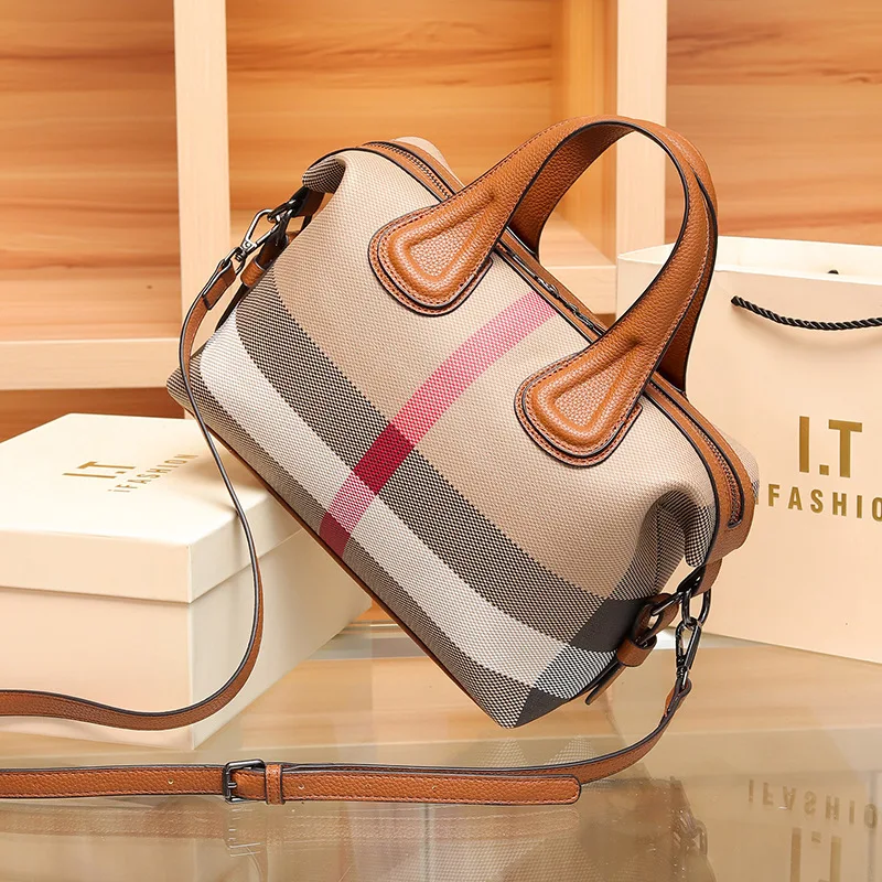 Elegant Textured Leather Designer Diaper Bag Women Luxury Tote Large Capacity Stylish Crossbody Shoulder Bag For Rich Detail