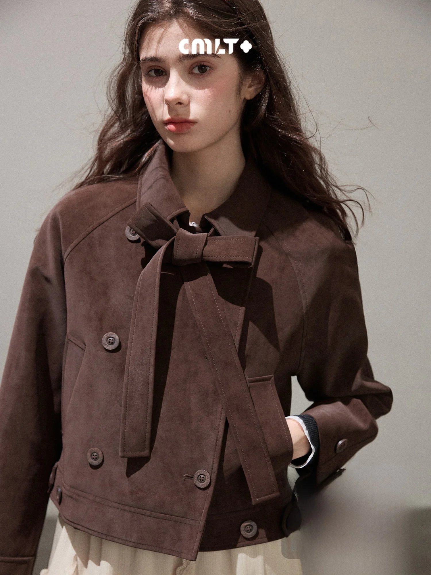 

Кожаная куртка с матовым покрытием, имитация кожи, цвет мокко, длинный рукав, круглый вырез, верхняя одежда из искусственной кожи.