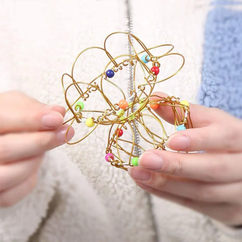 

Parent-Child Basket Craft Set: Transformable iron palm enables collaboration, ideal holiday art activity