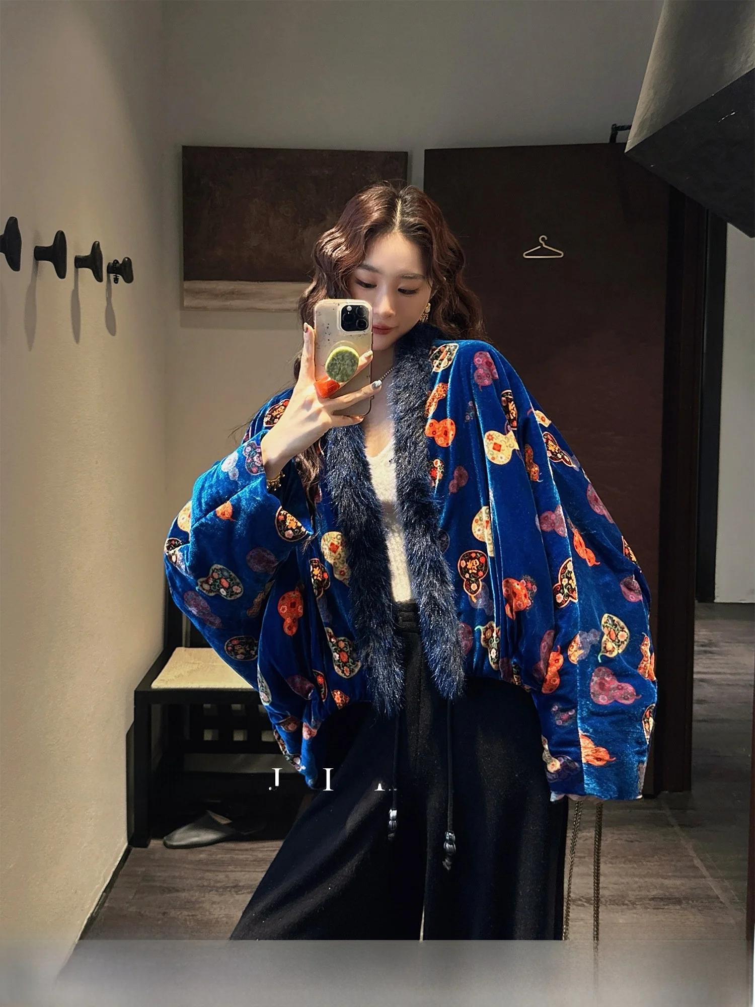 

Новая китайская укороченная пуховая куртка Sanji Bla Flower из бархата с меховым воротником для женщин, зимняя верхняя одежда, высококачественная новая модель