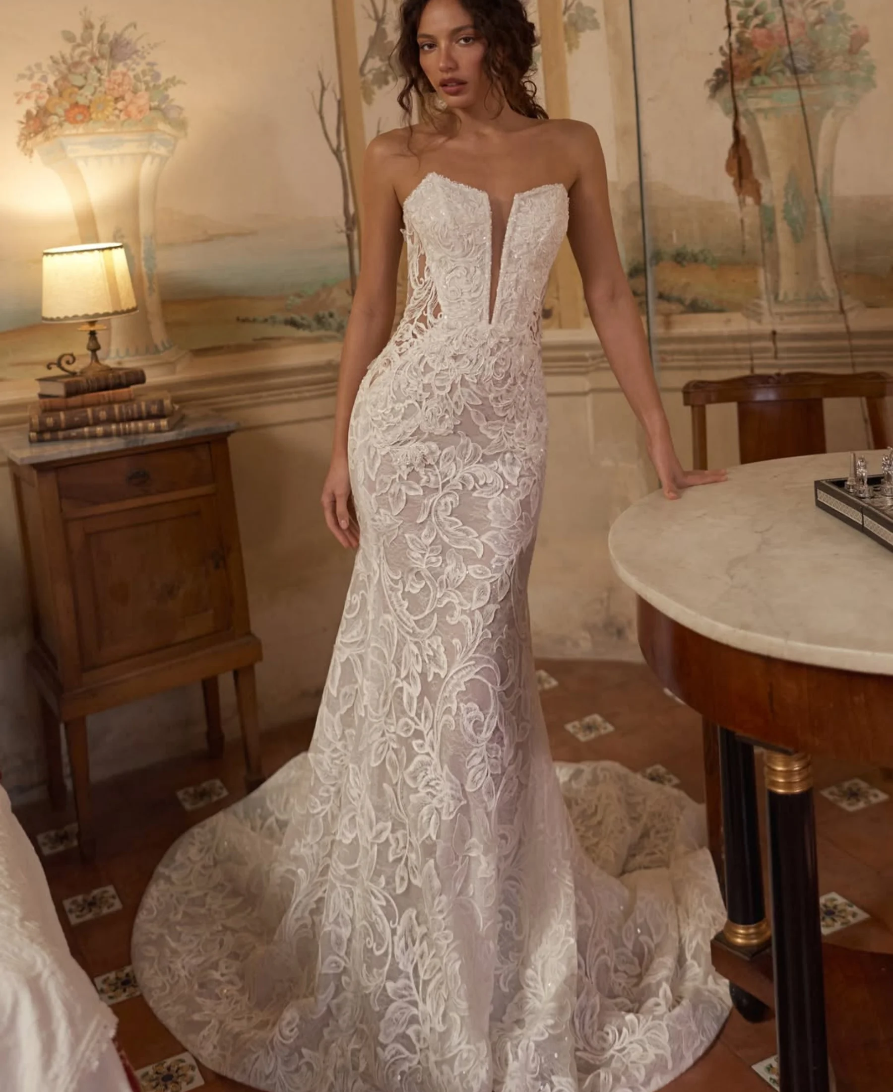 Customized V-Neck Sleeveless Sexy Lace Wedding Dress Robe De Mariee Vestido De Novia