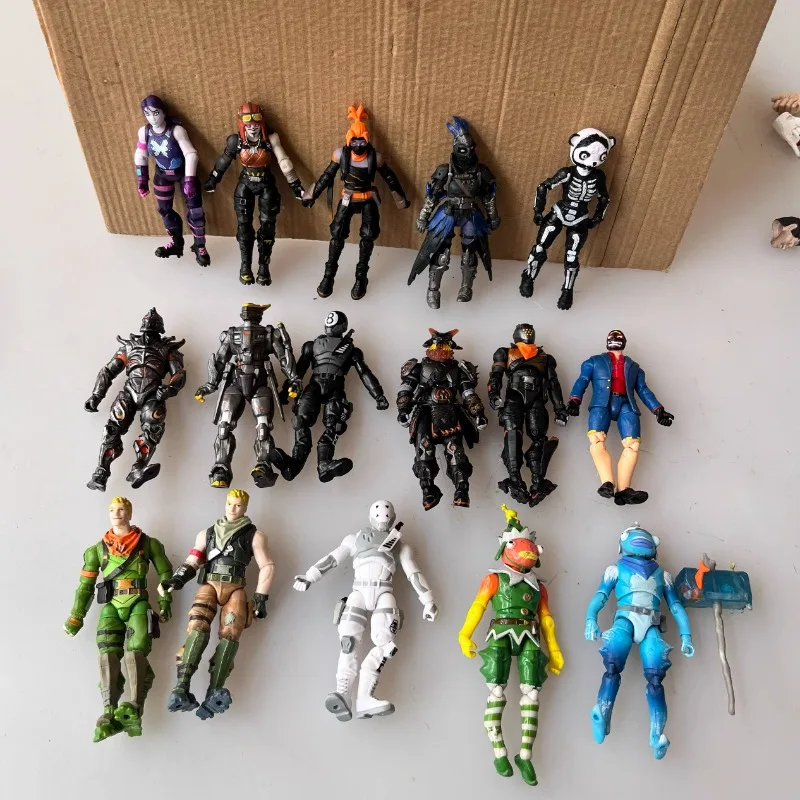 

Я даю моего парня. 3,75-дюймовая модельная фигурка со совместными фигурками из оригинального оптового магазина в ночное время.