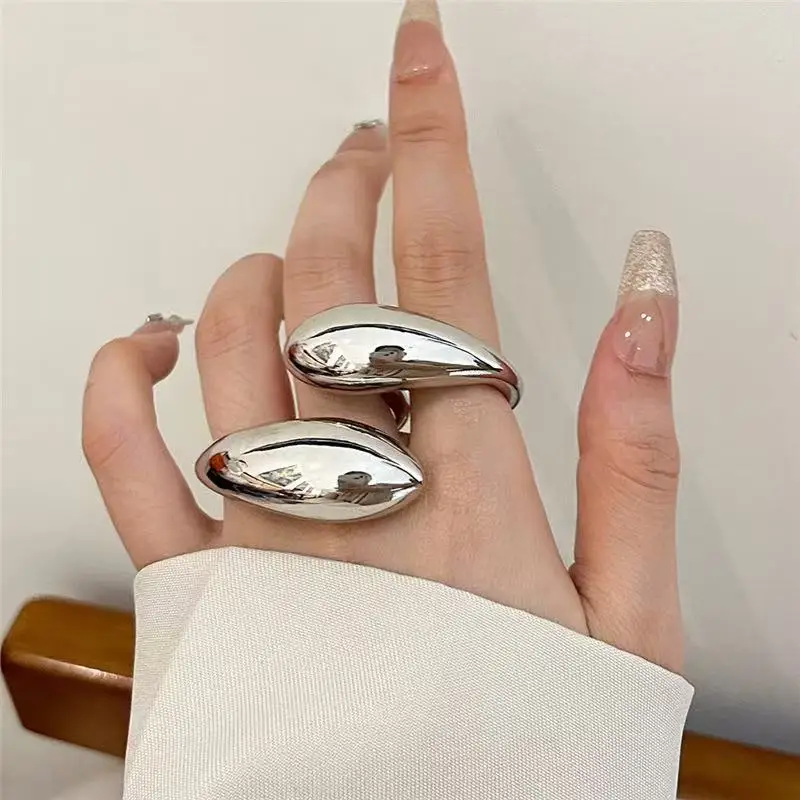 

Elegant Minimalist Open Ring for Women Luxury Waterdrop Design Smooth Surface Metal Accessory for Daily Commuting