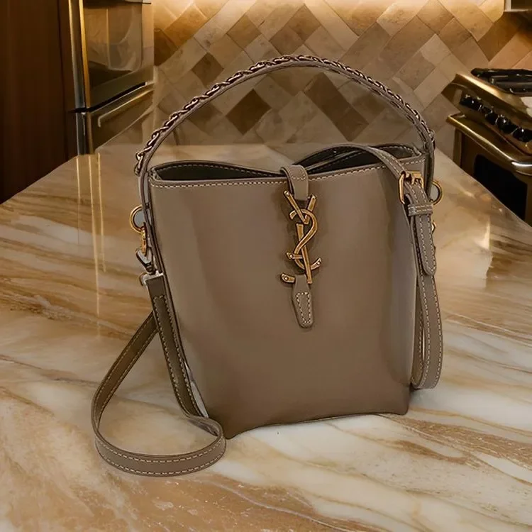 

Vintage-Inspired Elegant Leather Crossbody Bag For Women - Luxury Paris Fashion Tote With Large Capacity & Letter Logo