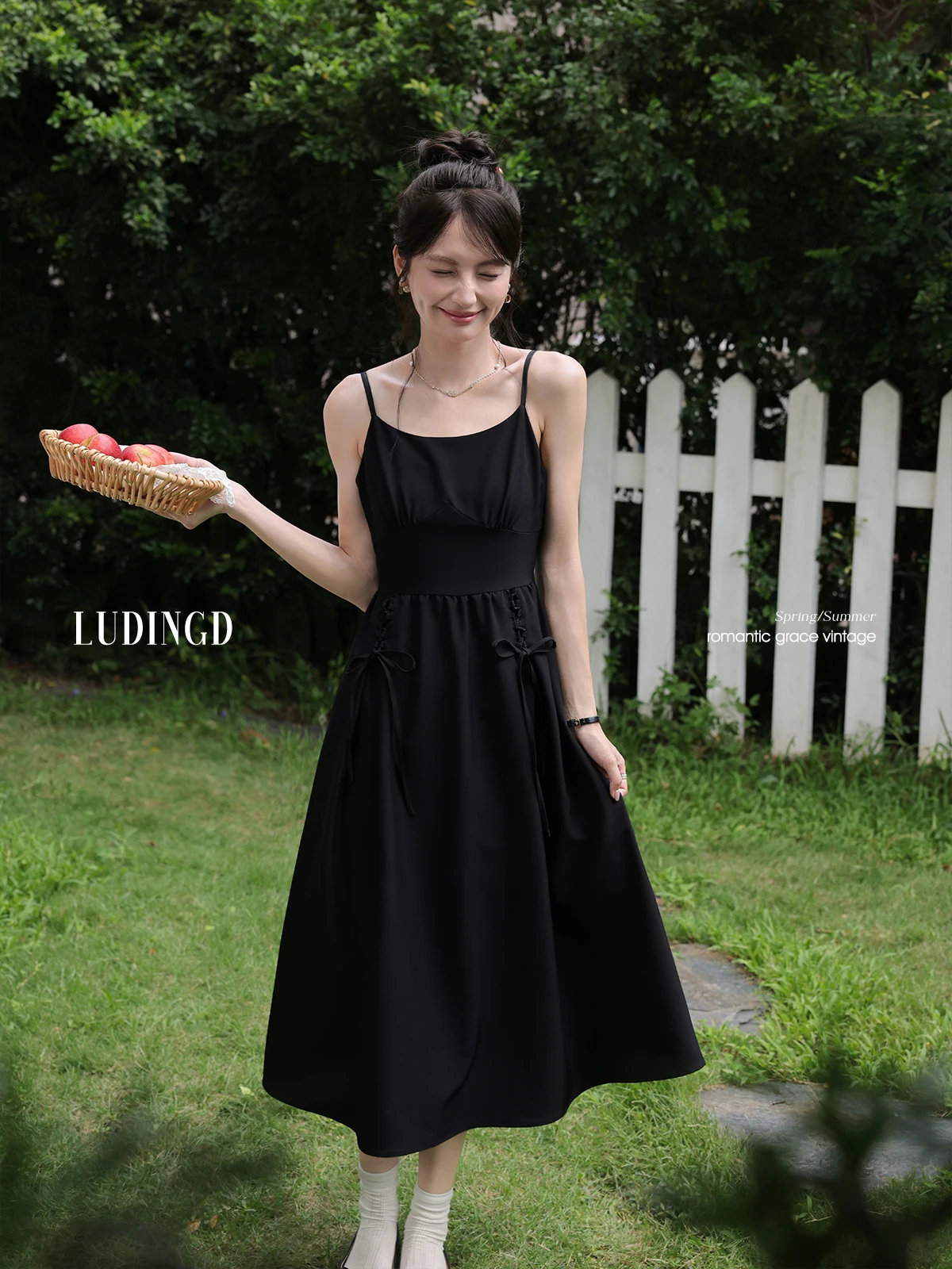 

ALXNAN Women's Black Dress Elegant Long A-line Holiday Dress Summer Fashion Loose-fit Casual Ladies Sleeveless Clothing L559102