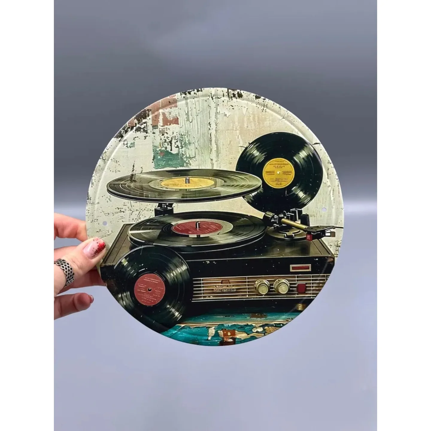 1PC 2D Classic Turntable & Vinyl Records Round Metal Plaque - Nostalgic Music Lover Gift for Living Room or Man Cave