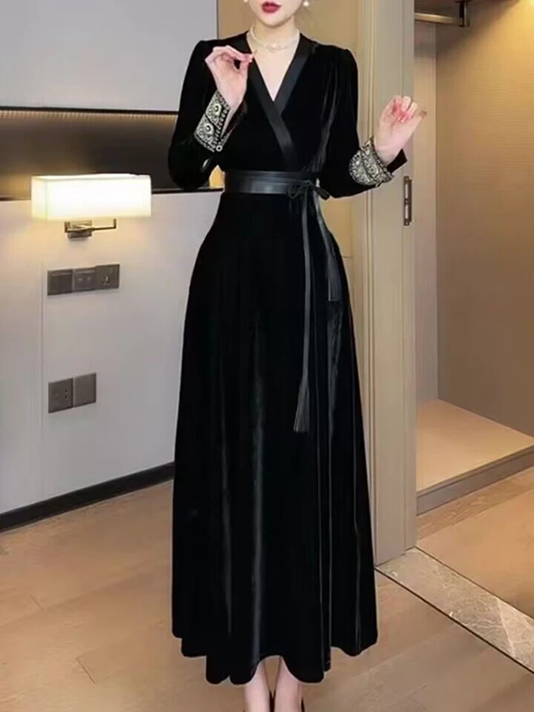 

Осенне-зимнее винтажное черное бархатное платье женское с длинным рукавом и v-образным вырезом с цветочной вышивкой и поясом на шнуровке с карманами для офиса A Line