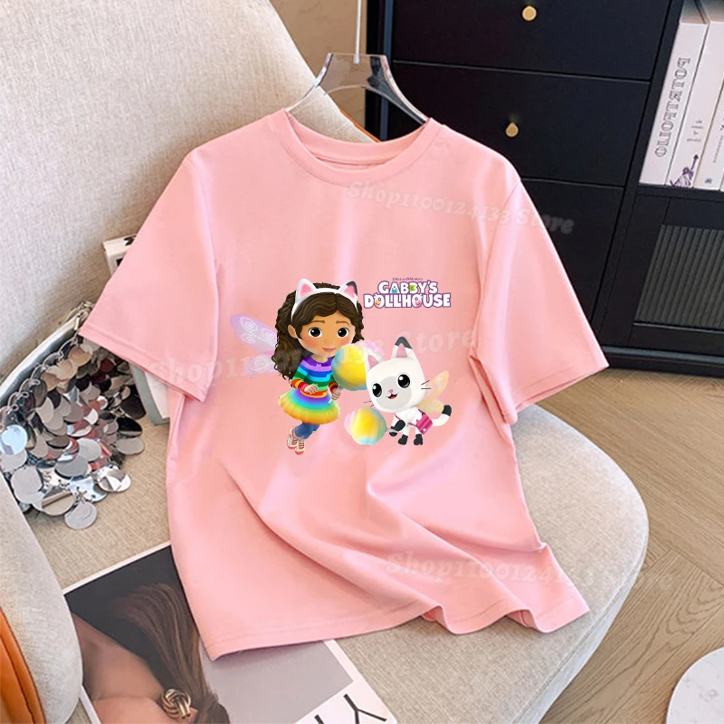

Dollhouses Gabbyed Woman T-shirt Cotton Cute Anime Print Girl Summer T Shirt Short Sleeve Casual Adult Kawaii Streetwear Clothes