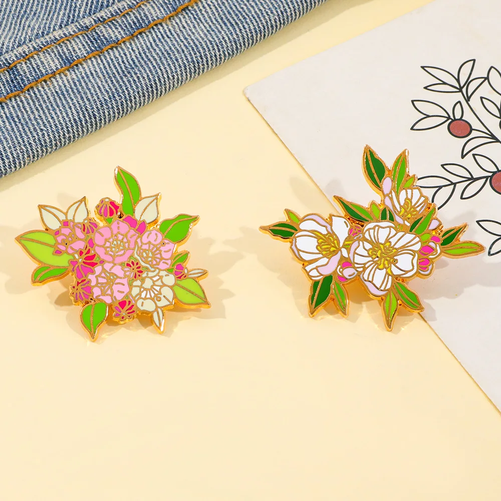 Kreatywna odznaka metalowa z motywem roślin i kwiatów, broszka z kamelią, pamiątkowa przypinka.