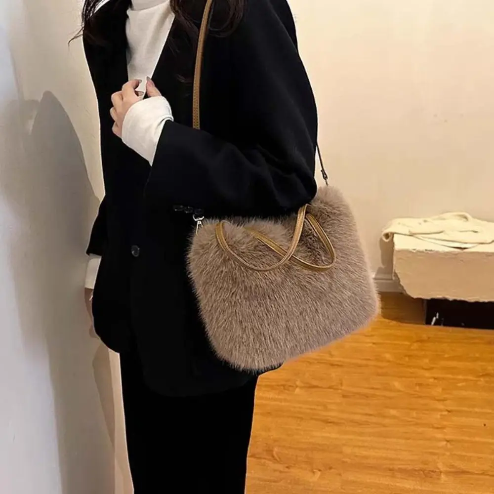 Korean Style Plush Square Crossbody Bag Solid Color Niche Design Faux Rabbit Fur Handbag Tote Bag Handbag Small Phone Bag image 6