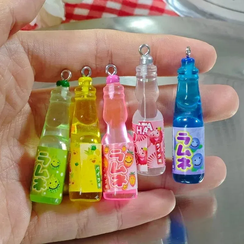 10 Breloques en résine en forme de mini bouteilles de soda, pendentifs Kawaii pour bouteilles de boissons, accessoires de bricolage pour boucles d'oreilles, porte-clés et fabrication de bijoux