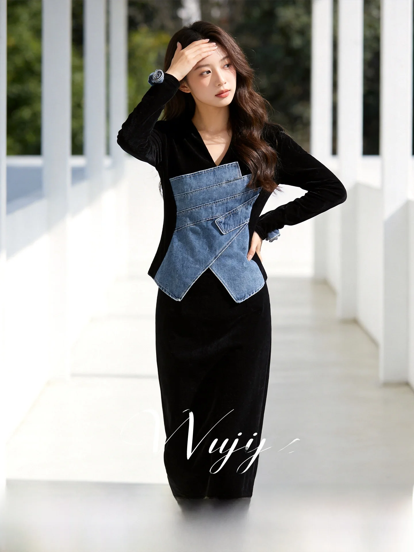 

Fashionable Large Size Women's Outfit V-Neck Splice Top Half-Skirt Set High Waist A-Line Skirt Spring 2026 Commute Style Poly...