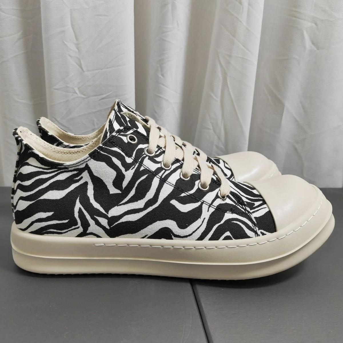 

2025SS High Quality Camouflage Print Casual Sneakers Men Women Breathable Canvas Shoes Fashion Sneaker