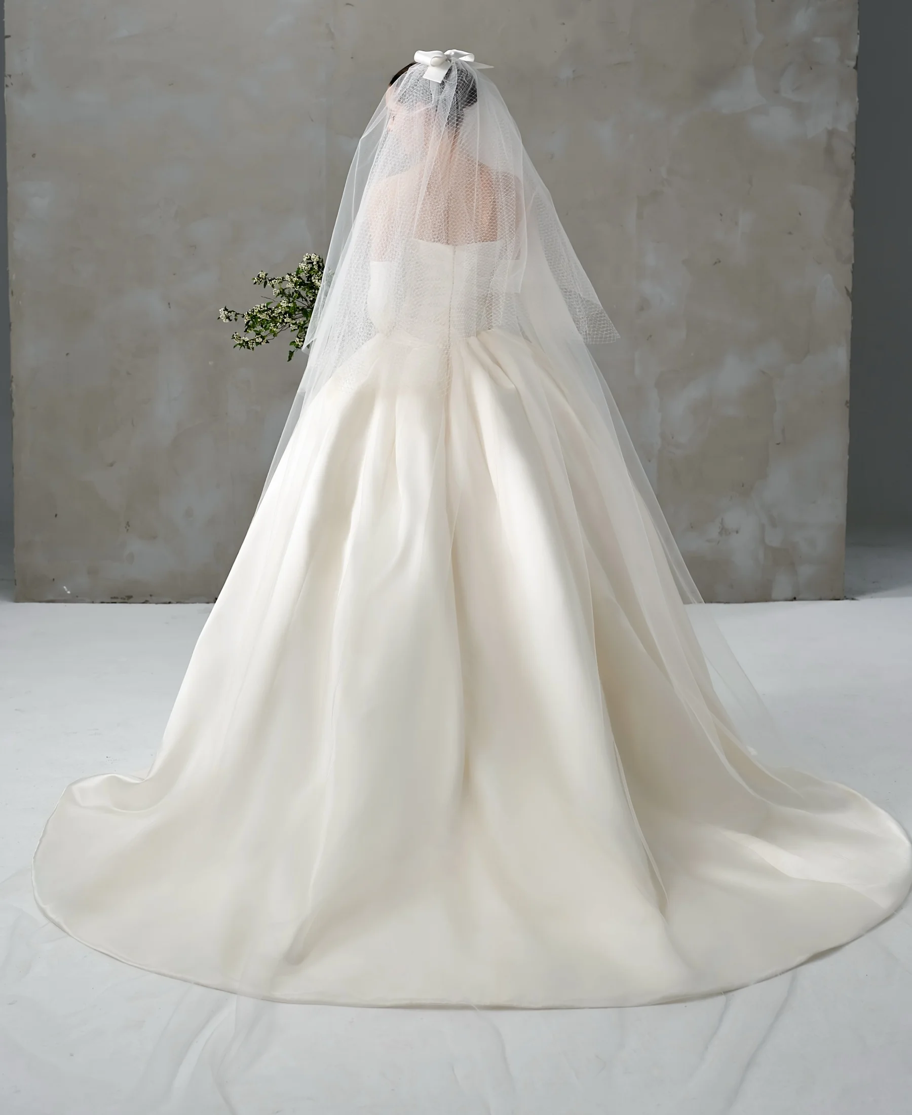 High-quality Customized New Arrivals Strapless Neck Zip Up Back Beading Satin Ball Gown Wedding DressesVestidos De Novia