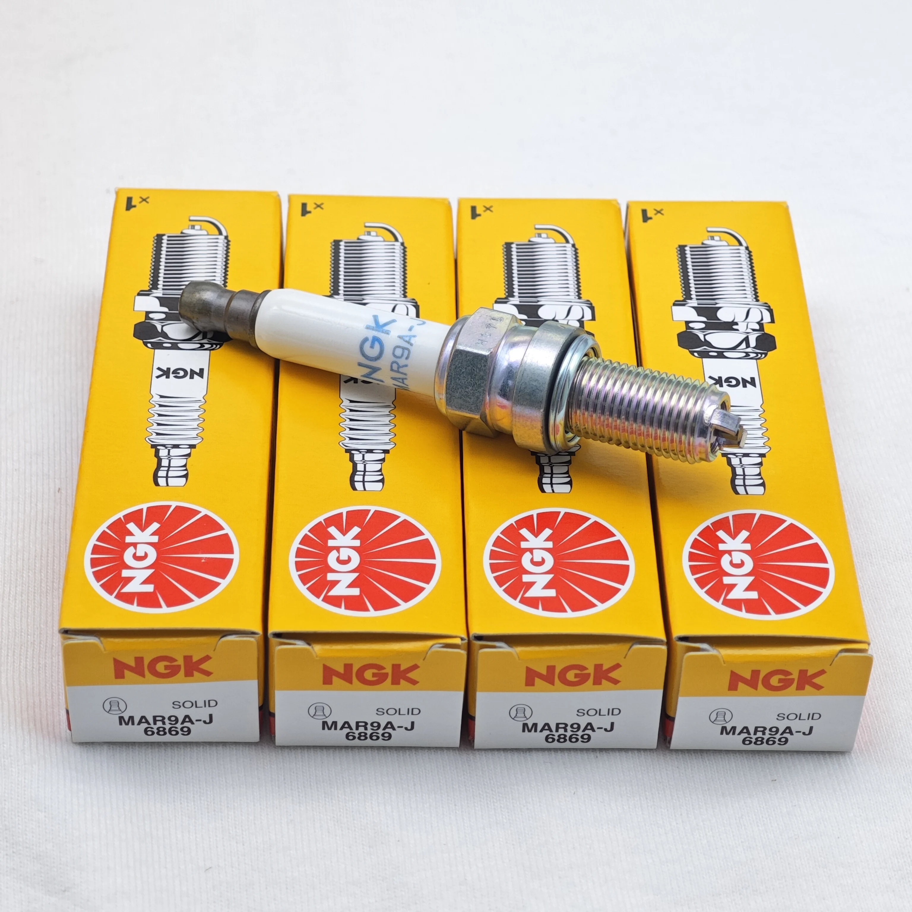 

4pcs Original Motorcycle NGK Spark Plug MAR9A-J 6869 Suitable For DUCATI Hacker 821 848 1098 1199 1299MTS OEM 67040451A