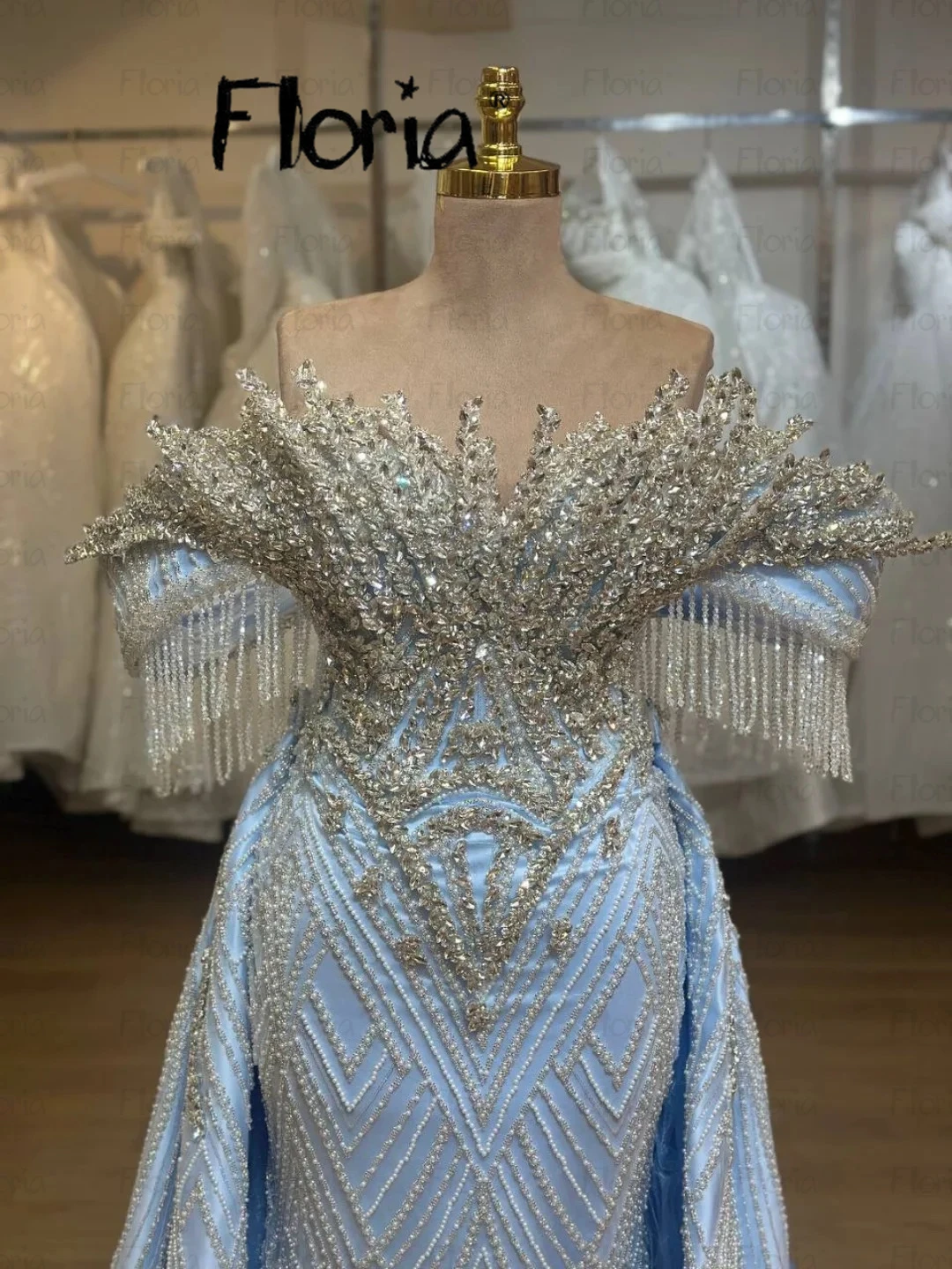 

Гламурное светло-голубое вечернее платье с открытыми плечами, украшенное бисером и съемным шлейфом, свадебное платье для гостей, платья для выпускного вечера по индивидуальному заказу