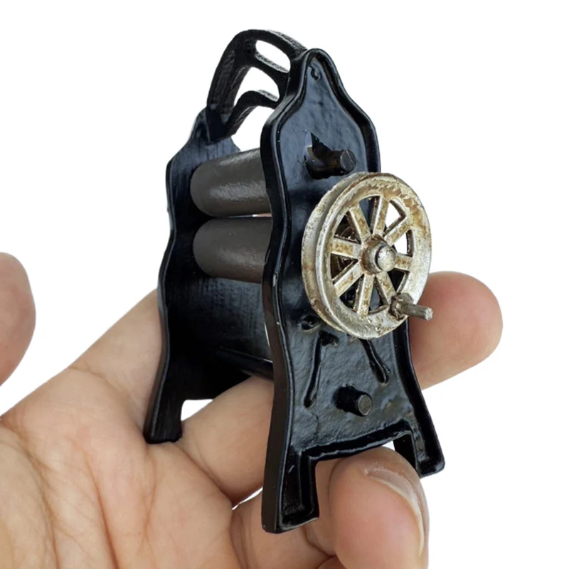 1Pc Poppenhuis Miniatuur Zwarte Handbediende Meelmolen 1:12 Mini Simulatie Poppenhuis Keuken Model Decor Speelgoed Accessoires