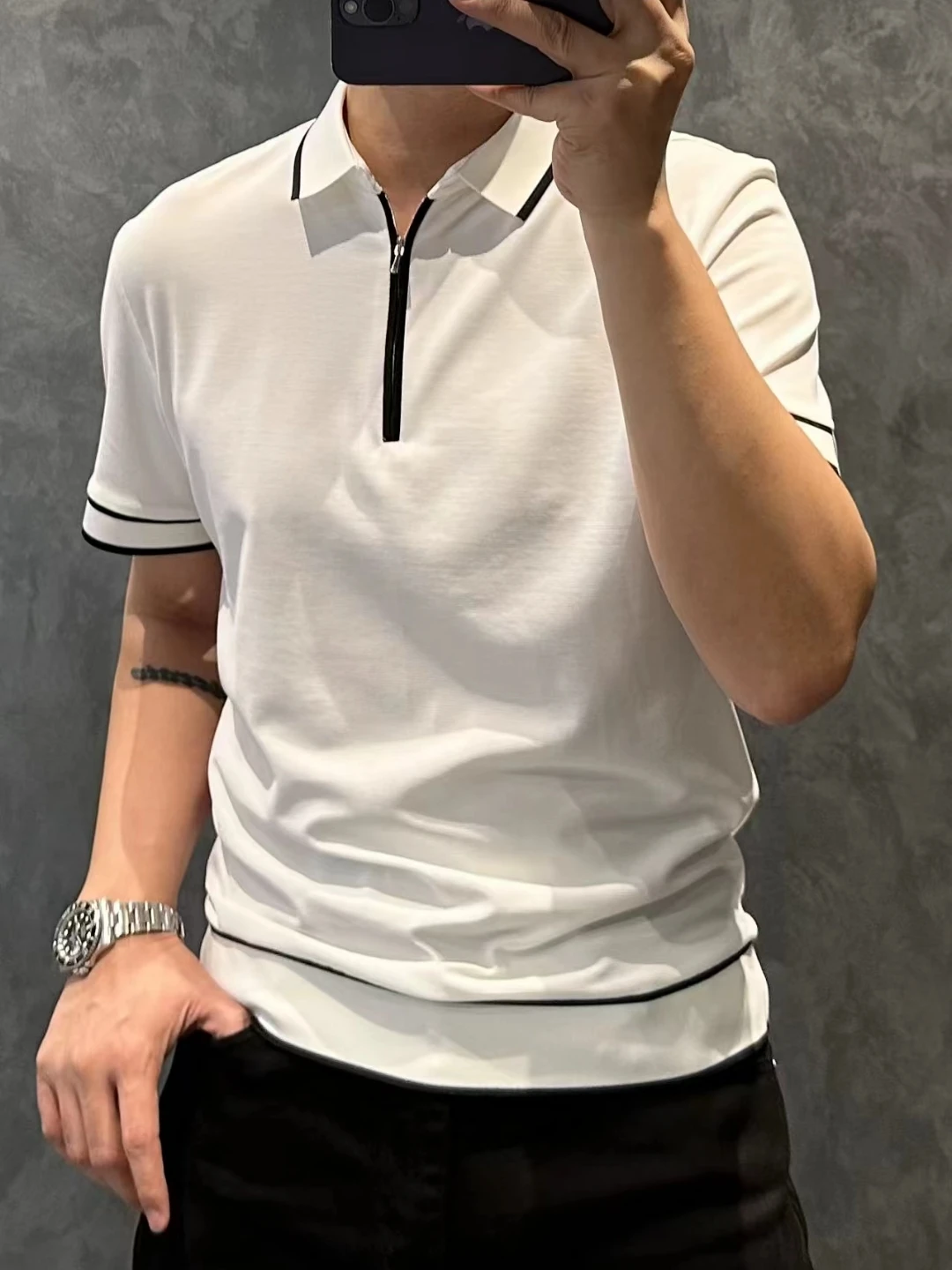 

Летняя мужская футболка 2024 года с воротником на молнии, приталенного кроя, с коротким рукавом, комфортная, класса люкс, базовая, молодежная, модная, повседневная одежда