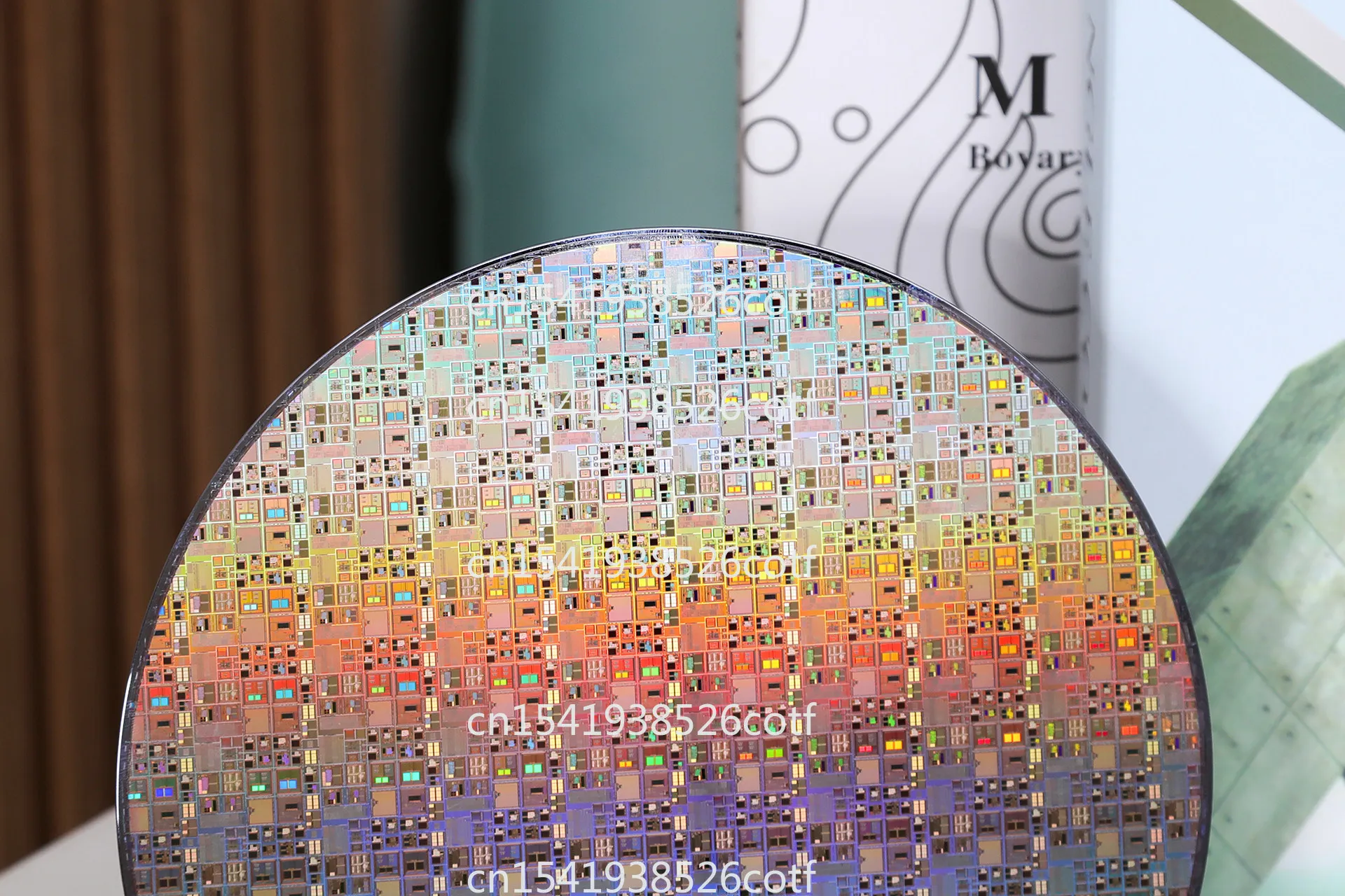 

12-Inch silicon wafer, bursting with technology, chip ic 28nm process