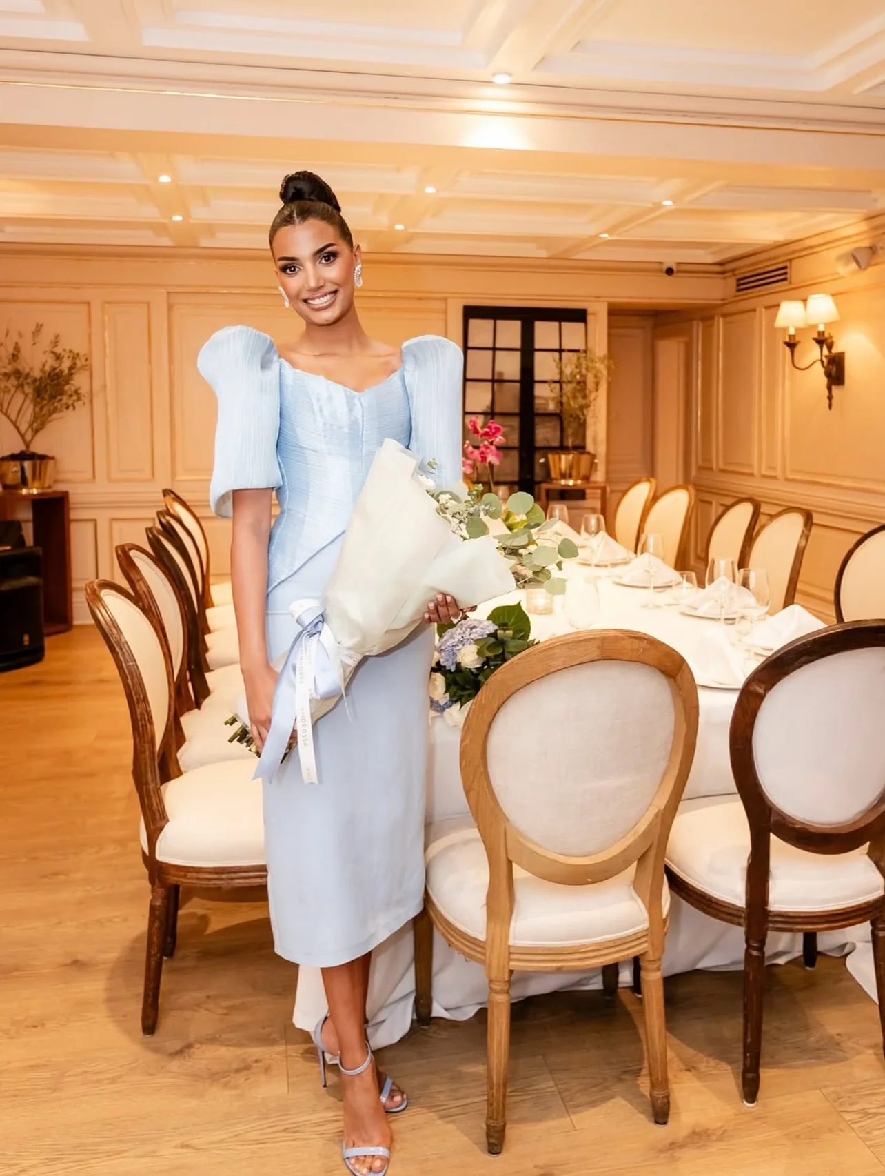 Elegantie blauwe lange bruiloftsgastjurk gezwollen korte mouwen theelengte formele gelegenheidsjurken dames avondjurken galajurk