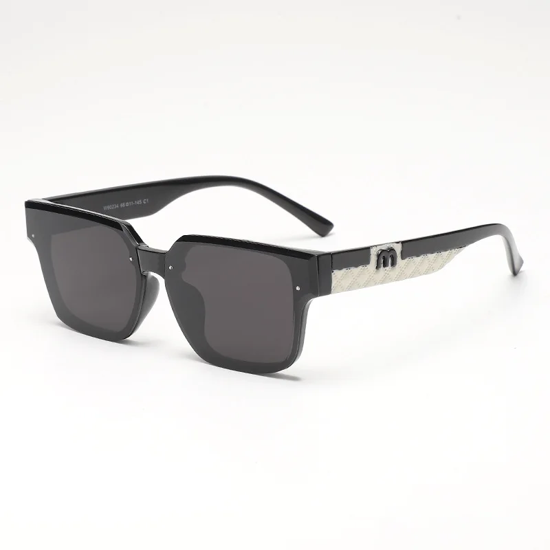 

Stylish Driving Luxury Sunglasses For Men And Women Square Designer Frame Unisex Sun Glasses Glamour Brand Shades UV400