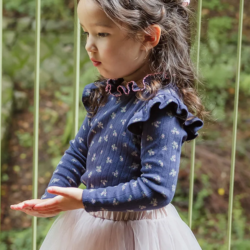 

2024 Autumn Strawberry Shan Korean Children's and Girls' Lace Collar with Small Flying Sleeves, Floral Stretch Base Top